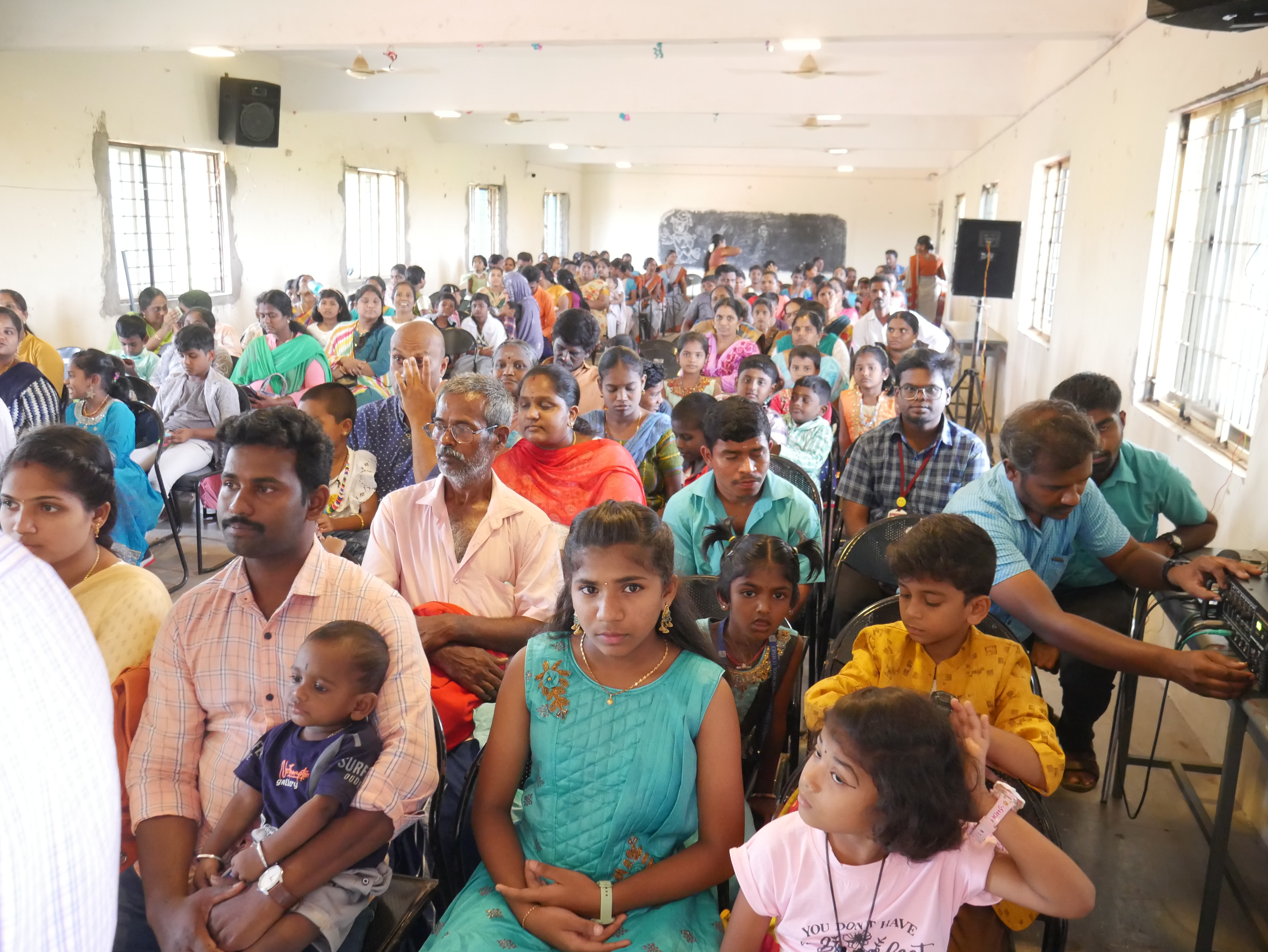 World's youngest child to trace spiral drawing of Thiruvalluvar  by reciting 1330 Thirukural simultaneously in least time.